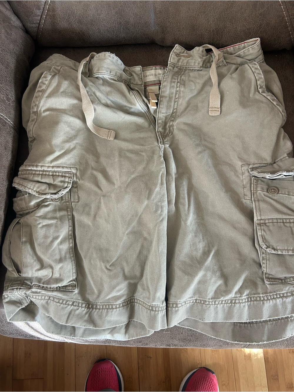 Men's Cargo Shorts in Olive Green size 32